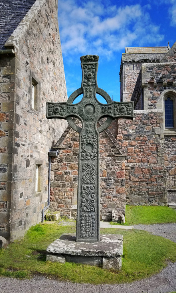 Scotland-Isle-of-Iona-Argyll-Celtic-Cross-Outside-Iona-Abbey